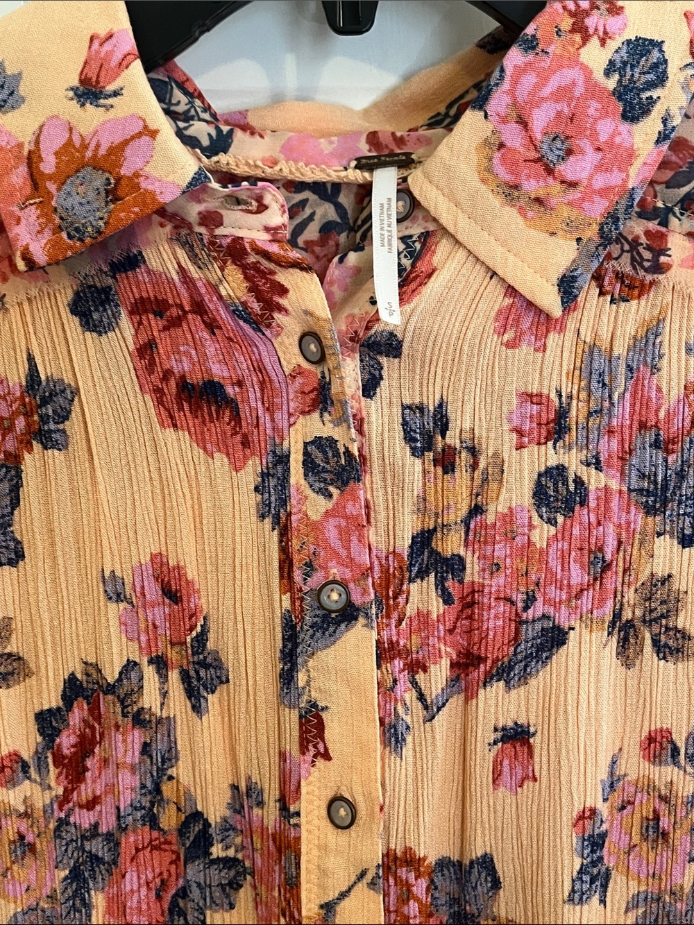 Free People Hold Onto Me Floral Button Down Top Coral Combo Size Small - Picture 7 of 11